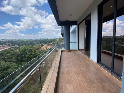 Luxury 4 Bedroom Apartment En Suite Plus DSQ in Spring Valley