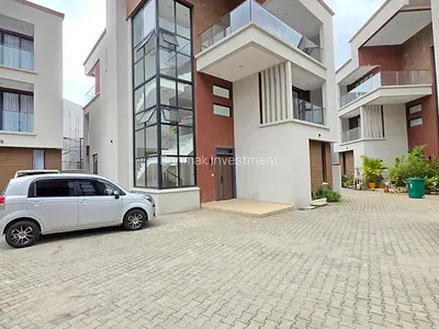 Luxury 5 Bedroom Villa with En Suite