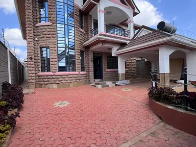 4 Bedroom House with Sq for Sale Ruiru Membley Estate All Bedrooms Ar