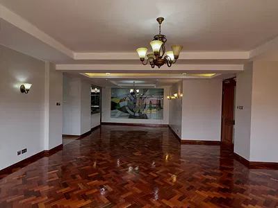 Spacious 3 Bedroom Duplex Apartment En Suite with DSQ