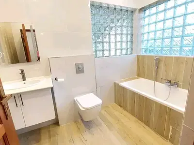 6 Bedroom House