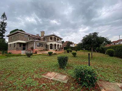 Rustic 5-Bedroom Family Home