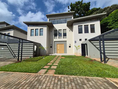 Modern 4 Bedroom Townhouse with Sq