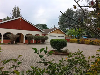 Newly Renovated 4 Bedroom Bungalow with 2 Sq