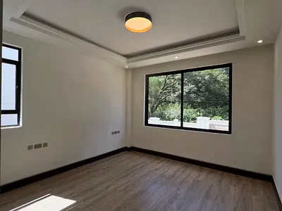 6 Bedrooms with 2 DSQ
