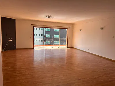 3 Bedrooms Apartment, All Ensuite+ Servant Quarter.