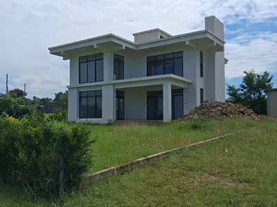 Ultra-Modern 4 Bedroom Villas with Breathtaking Views of Thelake