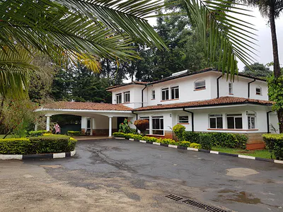 5, 700 Sq FT Commercial House