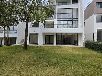 Luxurious 6 Bedroom