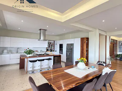 Stunning 3-Bedroom Penthouse Apartment