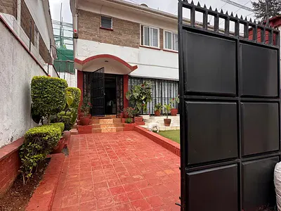 Old School 4 Bedroom House