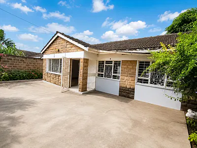 To Let -- Spacious 3 Bedroom Bungalow South B
