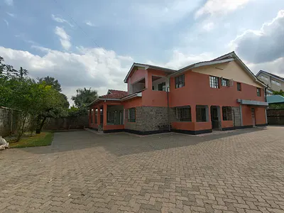 8 Bedroom Townhouse