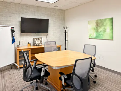 Private Office Space for 4 Employees in HQ Village Market