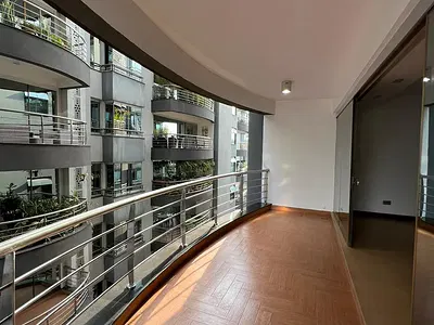 Spacious 3 Bedroom Apartment En Suite with DSQ — Westlands, Nairobi