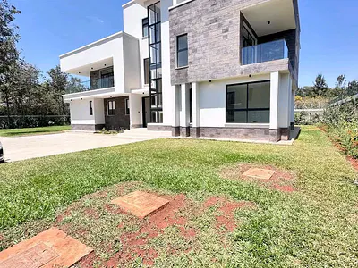 Luxurious 4-Bedroom Villa with Sq — Karen, Nairobi