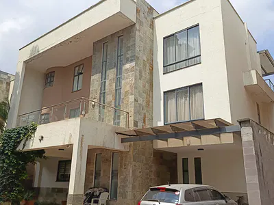 An Elegant Very Spacious 5 Bedroom Townhouse All Ensuite Plus DSQ — Owashika Road, Lavington, Nairobi