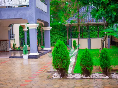 Beautiful 6-Bedroom House with 3-Bedroom Sq — Nakuru East, Nakuru
