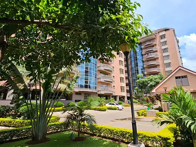 Luxurious 3-Bedroom Apartment with DSQ — Kilimani, Kilimani, Nairobi
