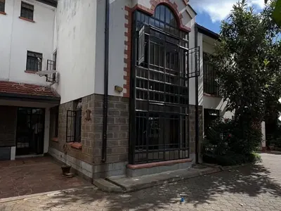 5-Bedroom Townhouse with Sq Lavington 180K — Lavington, Lavington, Nairobi