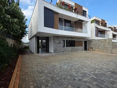 4 Bedroom Townhouse with Sq — Kiambu Road, Runda, Westlands, Nairobi