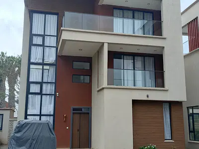 An Excellent Very Spacious 5 Bedrooms Townhouse All Ensuite Plus DSQ — Isaac Gathanju Road, Lavington, Nairobi