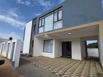 5-Bedroom Maisonette with Office Room — Kikuyu Kamangu., Kikuyu, Kiambu