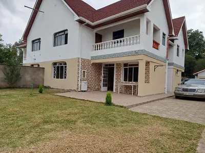 4-Bedroom Maisonette with Sq — Karen, Nairobi