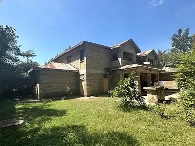 4-Bedroom Maisonette with Sq — Karen, Nairobi