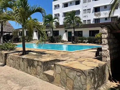 Elegant 2 Bedroom Apartment with Swimming Pool — Shanzu, Shanzu, Mombasa