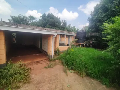 3 Bedroom Detached Bungalow with Sq — Mugumo-Ini (Langata), Nairobi