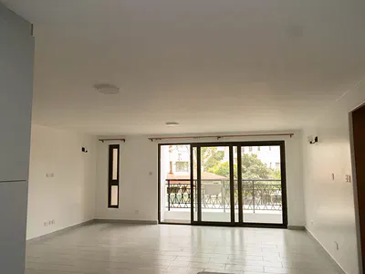 Elegant 3 Bedrooms Apartment, All En-Suite Plus Sq — Lavington, Nairobi