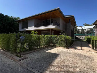 4-Bedroom Townhouse with Sq — Lavington, Nairobi