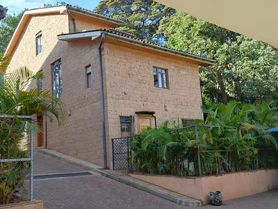 An Elegant Very Spacious 5 Bedrooms All Ensuite Plus DSQ — Lavington, Nairobi