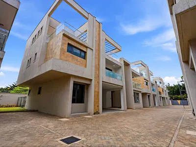Modern & Massive 6-Bedroom Townhouse — Lavington, Lavington, Nairobi