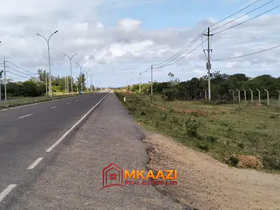 1-Acre Plots — Lamu Port Dual Carriageway, Hindi, Lamu