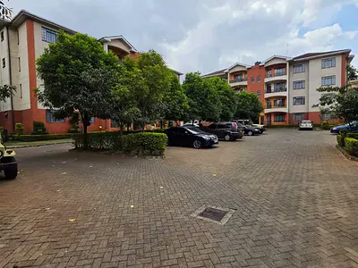Exdcutive 3 Bedroom Apartment with Balcony and Swimming Pool — Suguta Rd, Kileleshwa, Nairobi