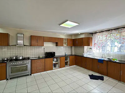 5 Bedroom House with Solar Power and Guest Wing — New Kitisuru (Reub), Kitisuru, Nairobi