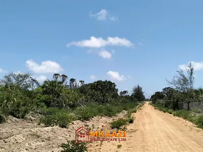 5 Acres of Land — Hindi, Lamu